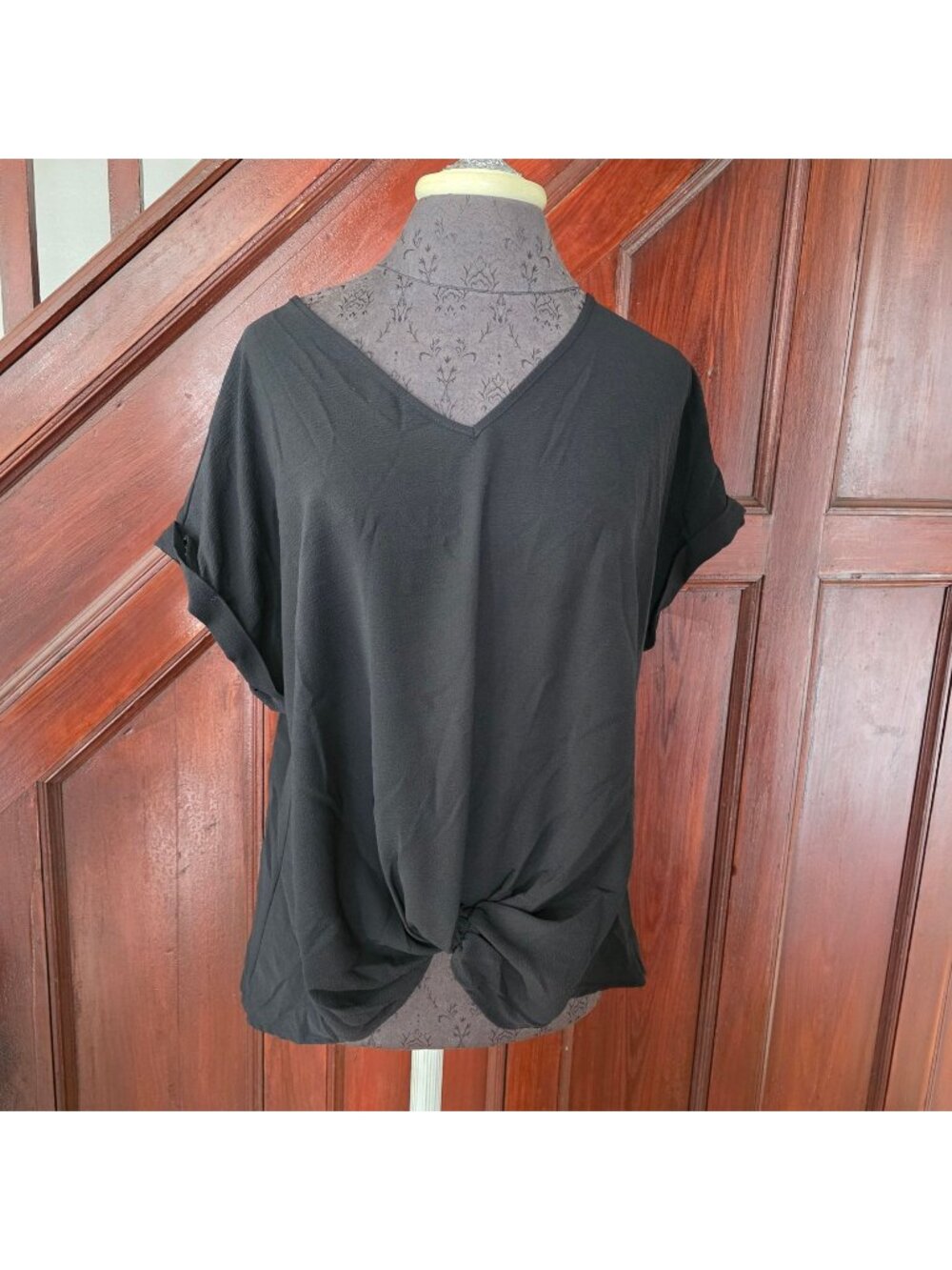 Olive + Oak Black V-Neck Twist Front Short Sleeve Top Size L